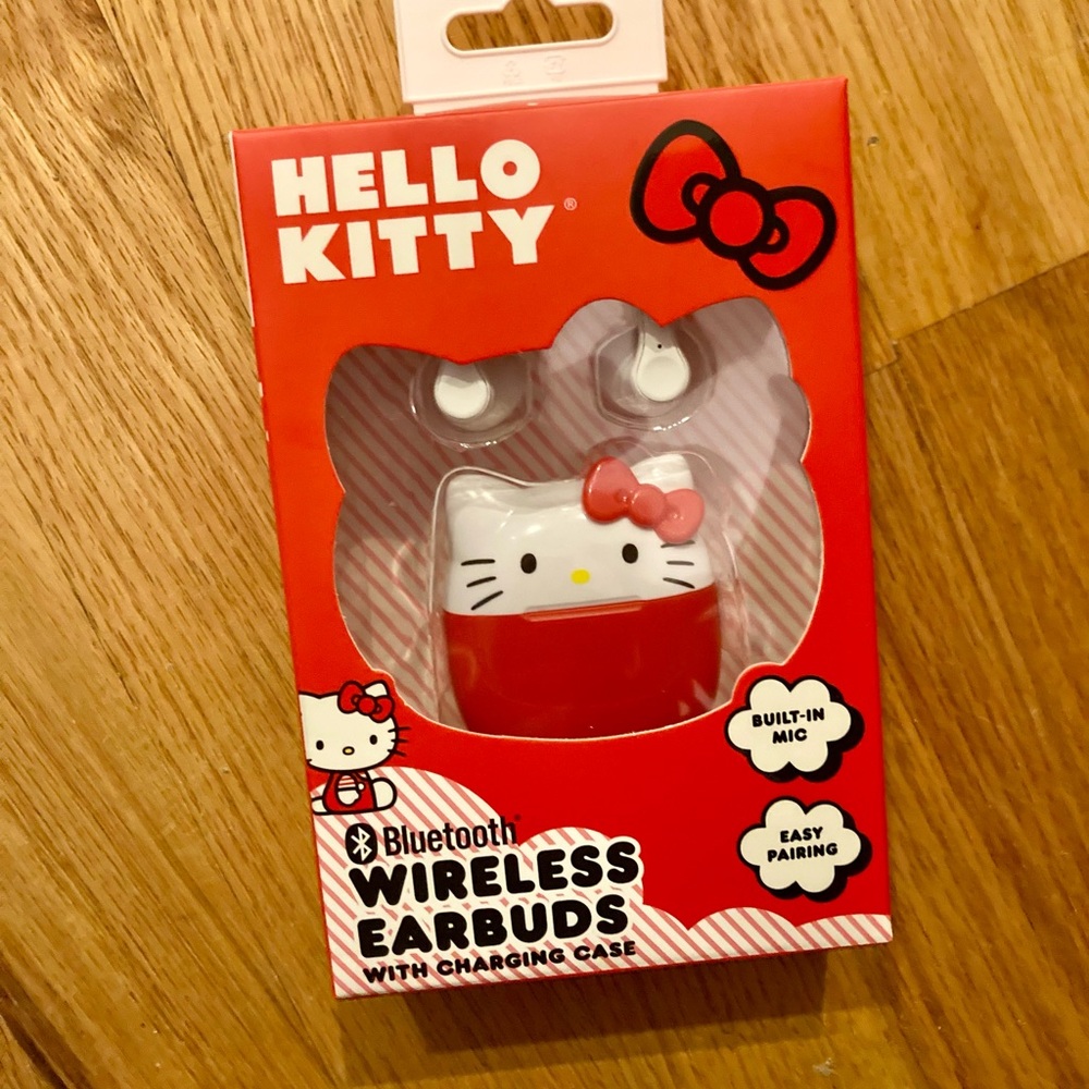 Hello Kitty Wireless Earbuds with Charging Case - NIB